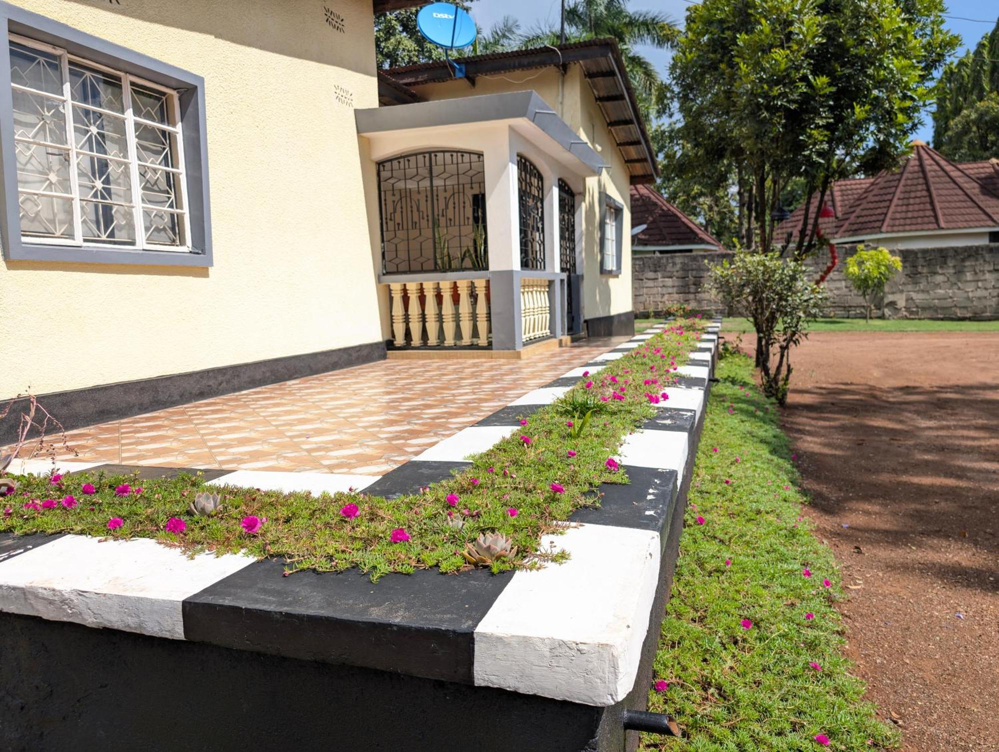 Dans Place Moshi Exterior photo