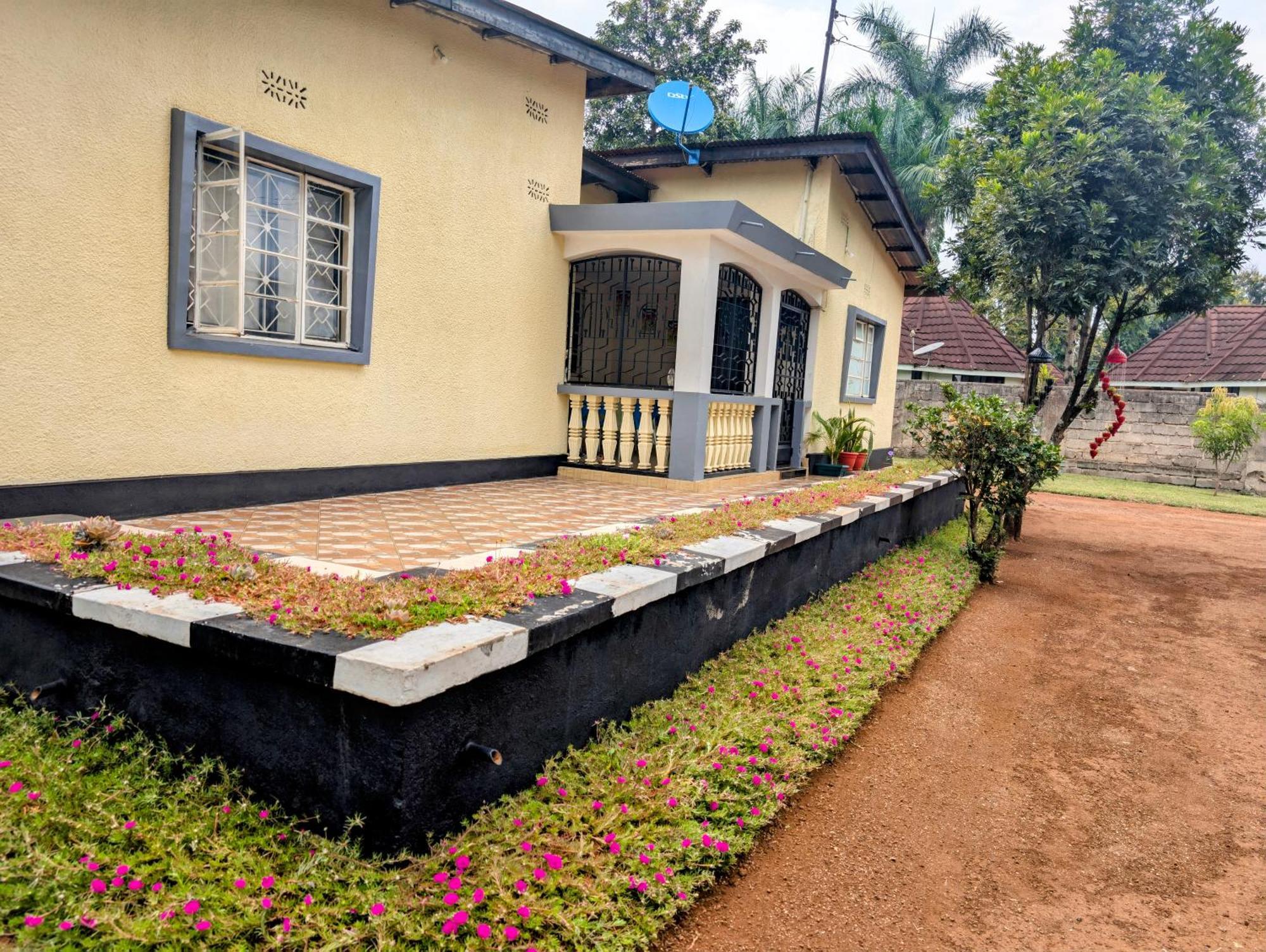 Dans Place Moshi Exterior photo